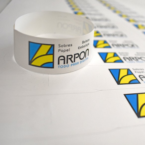 Pliego A4 pulseras pretroqueladas poliester blanco mate 10 puls-hoja. 19 mm. inviolables 21x29.7 120 µm 160 gms